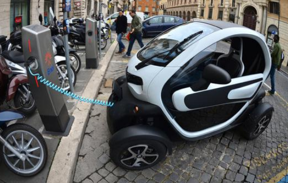 欧盟拟到2025年每年生产700万辆电动汽车所需电池