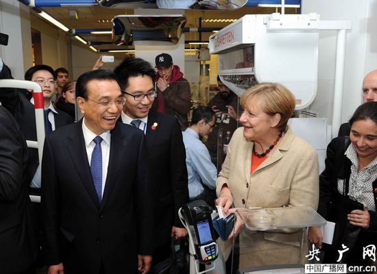 默克尔同李克强柏林逛超市